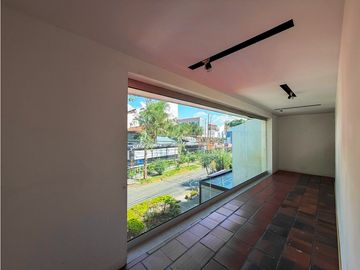 Casa comercial para renta tradicional, El Poblado patio bonito