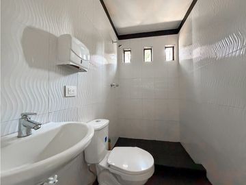 Casa comercial para renta tradicional, El Poblado patio bonito