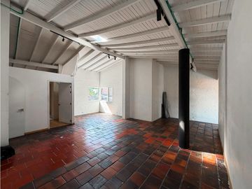 Casa comercial para renta tradicional, El Poblado patio bonito