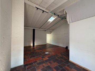 Casa comercial para renta tradicional, El Poblado patio bonito