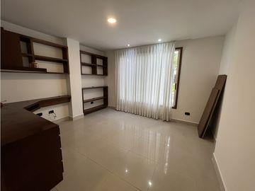 ARRIENDO CASA DE 2 NIVELES, EN PINARES PEREIRA