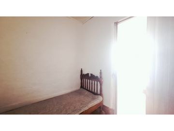 Casa antigua, en la Ceja con uso para vivienda o comercial