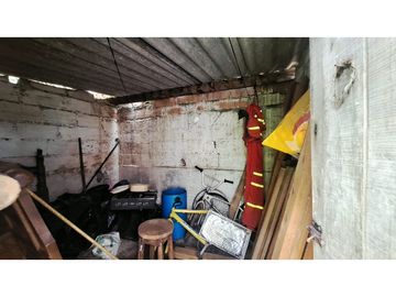 Casa antigua, en la Ceja con uso para vivienda o comercial