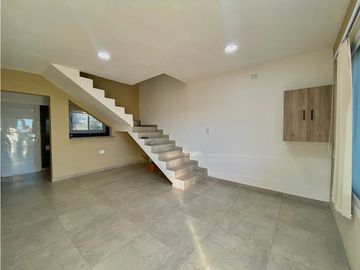 CASA A ESTRENAR CON PILETA, A METROS DE LA RUTA. TANTI