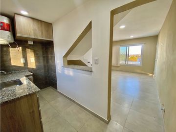 CASA A ESTRENAR CON PILETA, A METROS DE LA RUTA. TANTI