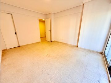 LATORRE PROP. ALQUILA 24 MESES DEPTO CON BALCON