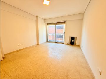 LATORRE PROP. ALQUILA 24 MESES DEPTO CON BALCON