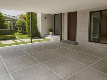 VENTA CASA EN SATELITE CON 2 TERRENOS
