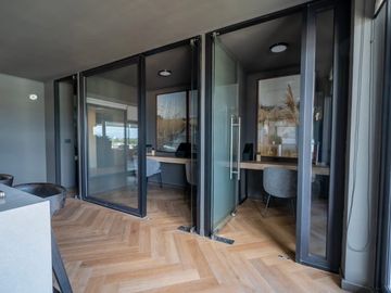OFICINA COMERCIAL EDIFICIO BOLD CON ESTACIONAMIENTO