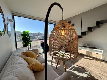LOFT EXQUISITAMENTE AMOBLADO PARA USAR DE INMEDIATO