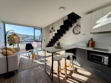 LOFT EXQUISITAMENTE AMOBLADO PARA USAR DE INMEDIATO