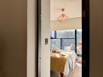 LOFT EXQUISITAMENTE AMOBLADO PARA USAR DE INMEDIATO