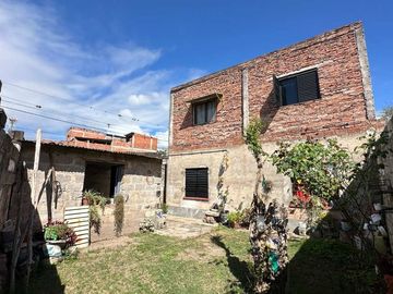 VENTA CASA + DPTO ALTO GORRITI