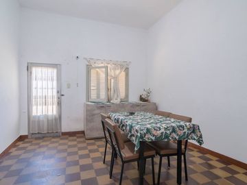 CASA CON GRAN POTENCIAL ZONA JERARQUICOS