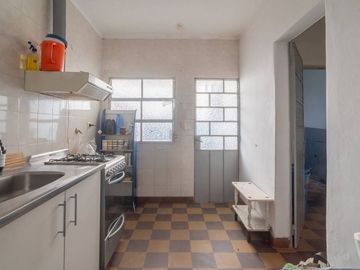 CASA CON GRAN POTENCIAL ZONA JERARQUICOS