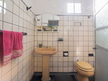 CASA CON GRAN POTENCIAL ZONA JERARQUICOS