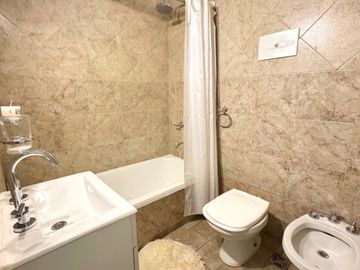 Venta Departamento 2 ambientes con balcón. Zona Güemes