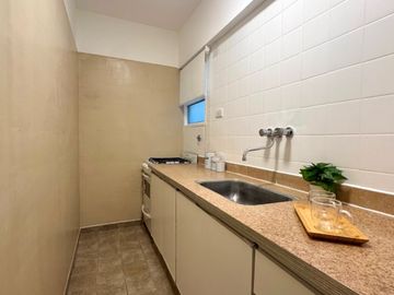 Venta Departamento 2 ambientes con balcón. Zona Güemes