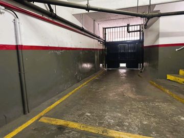 Venta COCHERA cubierta y fija PB Parque Patricios