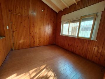 CASA T/CHALET DE 3 DORM. COCHERA, PATIO, QUINCHO