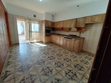 CASA T/CHALET DE 3 DORM. COCHERA, PATIO, QUINCHO