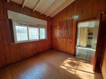 CASA T/CHALET DE 3 DORM. COCHERA, PATIO, QUINCHO