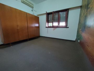 CASA T/CHALET DE 3 DORM. COCHERA, PATIO, QUINCHO