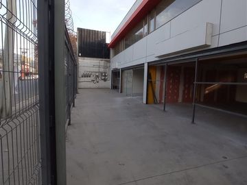 Local Comercial en Arriendo en ESQUINA AVDA. EL SALTO Y CARDENAL ORIENTE