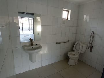 Local Comercial en Arriendo en ESQUINA AVDA. EL SALTO Y CARDENAL ORIENTE