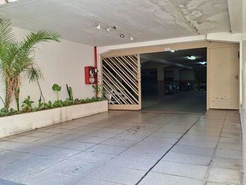 VENTA COCHERA FIJA Y CUBIERTA EN BELGRANO