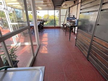 VENTA PH 3 AMBIENTES CON TERRAZA EN FLORES