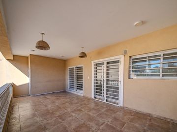 VENTA CASA 6 AMB FLORES PISCINA COCHERA PERMUTA