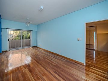 VENTA CASA 6 AMB FLORES PISCINA COCHERA PERMUTA
