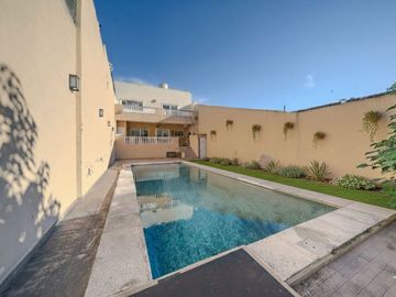 VENTA CASA 6 AMB FLORES PISCINA COCHERA PERMUTA