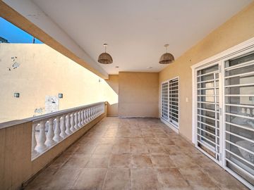 VENTA CASA 6 AMB FLORES PISCINA COCHERA PERMUTA