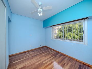 VENTA CASA 6 AMB FLORES PISCINA COCHERA PERMUTA