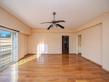 VENTA CASA 6 AMB FLORES PISCINA COCHERA PERMUTA