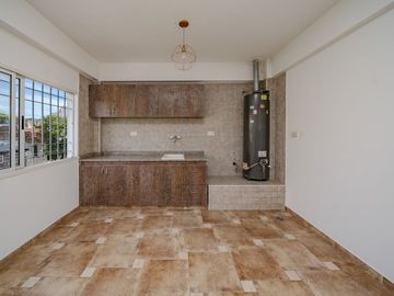 VENTA CASA 6 AMB FLORES PISCINA COCHERA PERMUTA