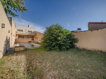 VENTA CASA 6 AMB FLORES PISCINA COCHERA PERMUTA
