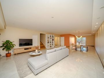 VENTA CASA 6 AMB FLORES PISCINA COCHERA PERMUTA