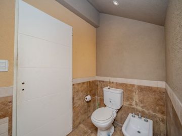 VENTA CASA 6 AMB FLORES PISCINA COCHERA PERMUTA