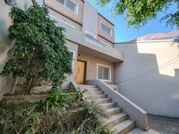 VENTA CASA 6 AMB FLORES PISCINA COCHERA PERMUTA