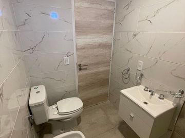 VENTA MONOAMBIENTE CASEROS CENTRO - CON RENTA