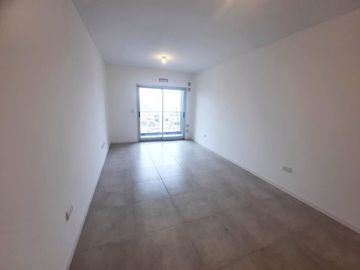 VENTA MONOAMBIENTE CASEROS CENTRO - CON RENTA