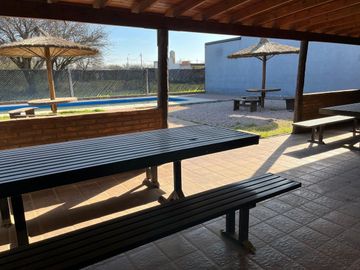 Dos casas quintas en Zocchi 2924 esq. Domínguez