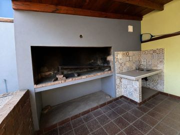 Dos casas quintas en Zocchi 2924 esq. Domínguez