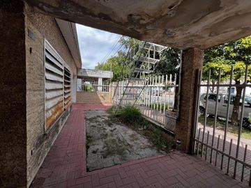 Casa mas departamento en barrio Ayacucho, Cordoba
