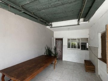 Casa mas departamento en barrio Ayacucho, Cordoba