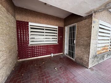 Casa mas departamento en barrio Ayacucho, Cordoba