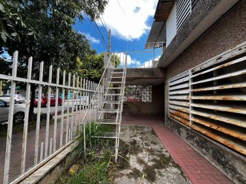 Casa mas departamento en barrio Ayacucho, Cordoba